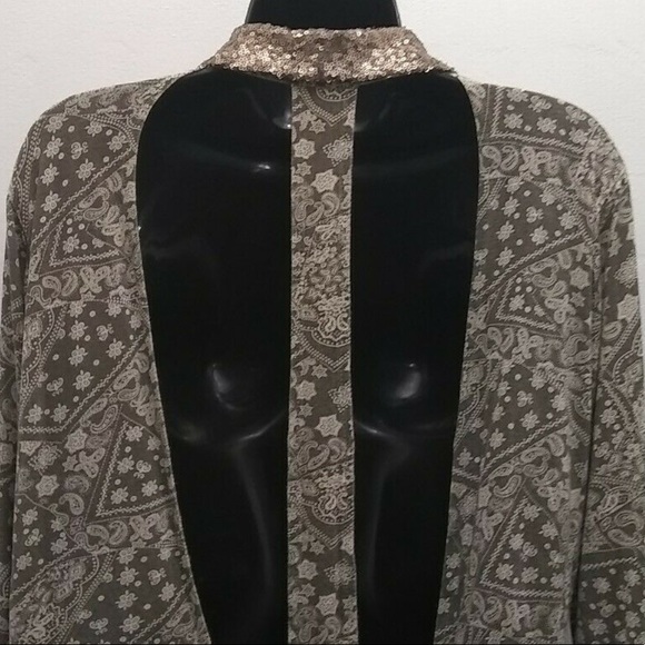 🆕 BKE Paisley Boho Sequin Top 🌿🌼 - Picture 2 of 10